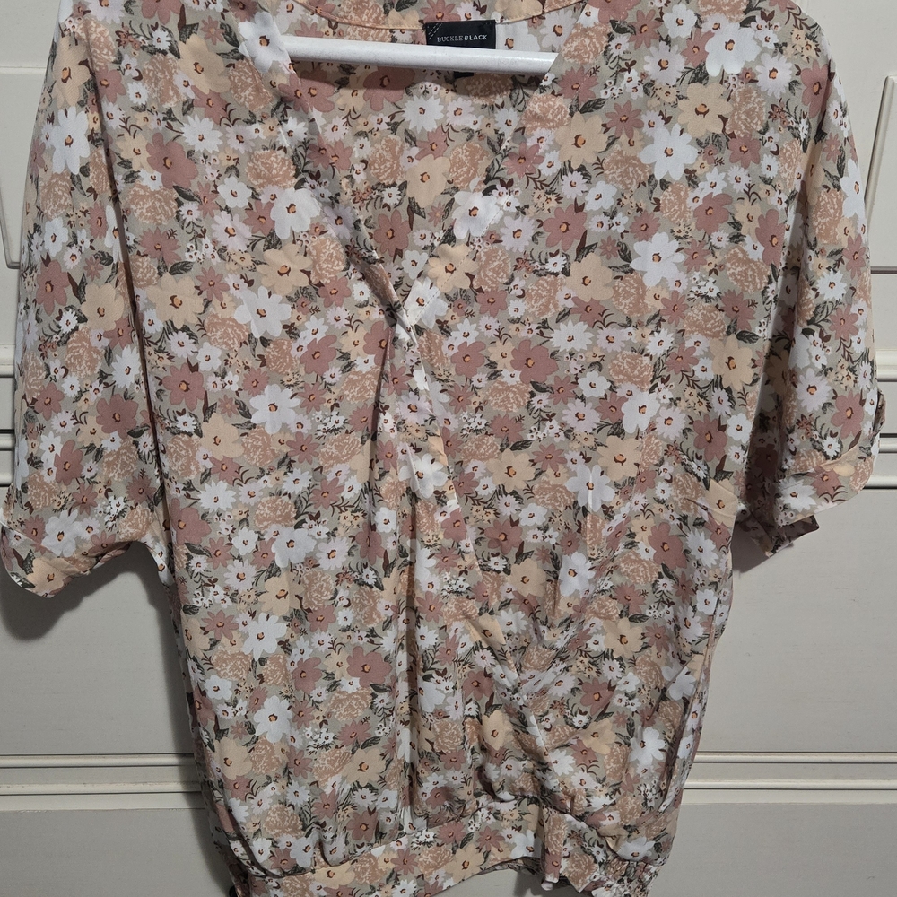 Buckle Women's Floral Blouse - Peach and White